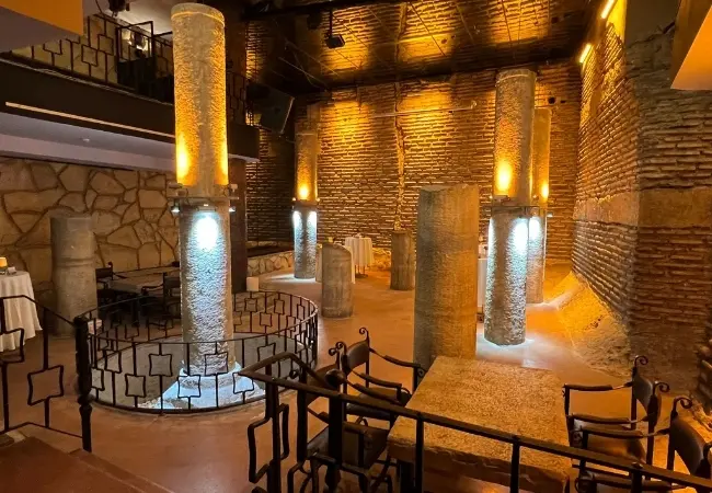 Antik Cisterna Entrance