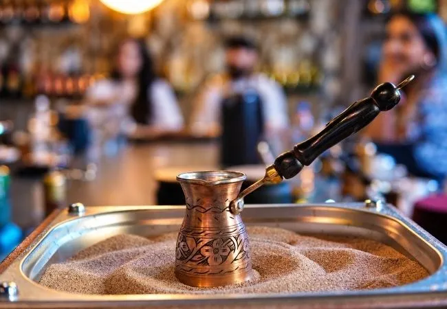Tyrkisk kaffeopplevelse – tilberedning på sand